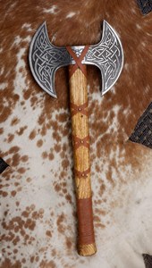 Hache Viking artisanale gravée, en acier à haute teneur en carbone, manche en bois, revêtement en cuir - Outil de camping, cadeau personnalisé, garantie 3 ans - Product Image 2