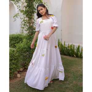 Robe trapèze Cindrella XS avec col carré, dos nu, nœud blanc, tissu respirant et taille naturelle - Product Image 6