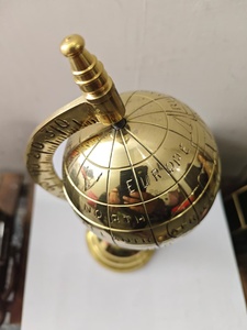 Globo Terráqueo de Latón Dorado con Mapa Grabado y Anillo de Meridianos, Decoración Vintage para Mesa de Estudio u Oficina - Product Image 5
