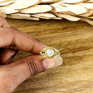Anillo de Piedra Lunar de Diseño Único, Joyería Boho de Latón para Mujer, Anillo Étnico Chapado en Oro de 18k, Anillo de Banda Geométrica para Venta al por Mayor/OEM/ODM - Product Image 2