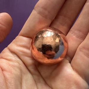 Boule décorative en cuivre faite à la main, finition luxueuse et exquise, cadeau promotionnel original pour la fête des mères, Noël - Product Image 1