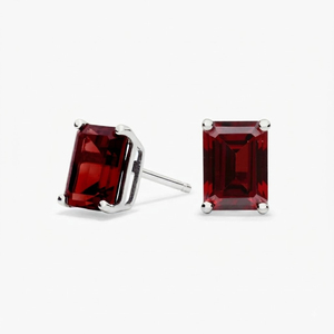 Pendientes de Plata de Ley Rhaya Jewels con Rodio y Granate Corte Esmeralda, Engaste de Garra, para Mujer y Niña, Románticos, de Compromiso - Product Image 1