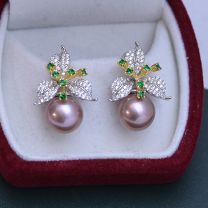 Boucles d'oreilles en perles rondes blanches d'eau douce de 11-12 mm, argent 925, design en grille circulaire, lumière intense et défauts discrets - Product Image 2