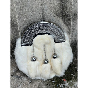 Bolsas de Esporran de Piel de Zorro Blanco Hechas a Mano en Escocia, Estilo Thistle con Acabado Antiguo, Accesorio para Traje Highland - Product Image 1