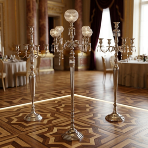 Chandeliers en métal à 5 bras faits à la main, candélabres de Noël personnalisables, centres de table, bougeoirs de mariage - Product Image 3