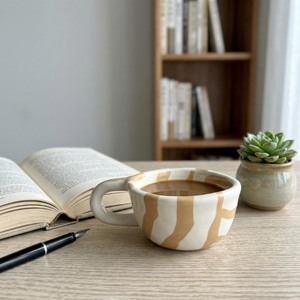 Juego de Tazas de Cerámica a Cuadros, Diseño Moderno, Patrón Marrón, Negro y Blanco, Resistente al Calor, Apto para Lavavajillas y Microondas, para Uso Doméstico - Product Image 3