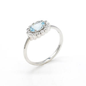 Produits populaires : Bague de mariage en or blanc massif 14 carats avec aigue-marine ovale 7x5mm et halo de diamants blancs sertis clos - Product Image 5