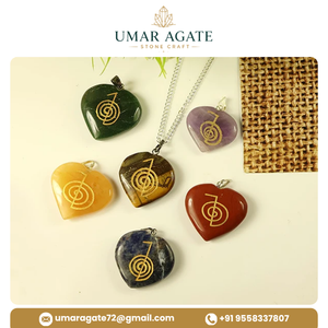 Pendentif en agate Umar gravé avec les 7 symboles des chakras, pour l'équilibre holistique, avec placage en zinc bleu pour la fabrication de bijoux - Product Image 3
