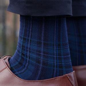 Calcetines Clásicos de Tartán Azul Royal Stewart, Diseño Moderno de Sarga Highland, Accesorio para Trajes y Kilt - Product Image 4