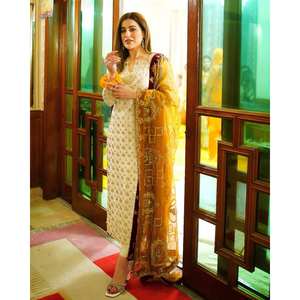 Ensemble de vêtements de fête pour femmes de créateur Top Bottom et Dupatta - Product Image 5