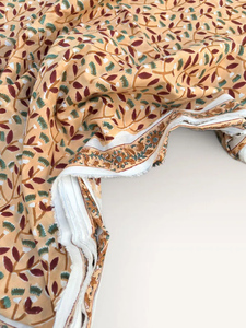 Tela 100% Algodón Ecológica Ligera Estampada a Mano 90 GSM 43/44" de Ancho con Patrón Floral Buta Indio Jaipuri Sanganeri - Product Image 2