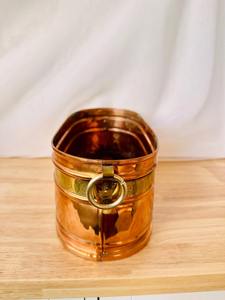 Maceta rectangular de metal con acabado dorado, ideal para decoración de plantas en jardín, balcón, entrada exterior y patio. - Product Image 5