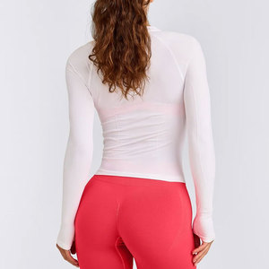 Haut de sport pour femme en maille sans couture, à manches longues, avec passe-pouces, design ajusté et compressif, de haute qualité, idéal pour le yoga et l'entraînement - Product Image 2