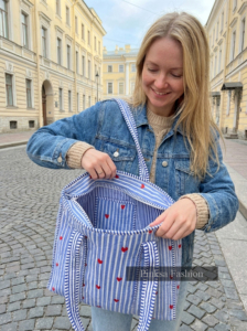 Sac fourre-tout en coton matelassé à rayures bleues et cœurs rouges PinksaFashion avec poche intérieure, vente en gros, fabricant de Jaipur - Product Image 2