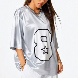 Camiseta Gráfica de Satén Oversize para Mujer al por Mayor, Estilo Y2K Streetwear, Cuello en V, Personalizable con Número OEM - Product Image 3