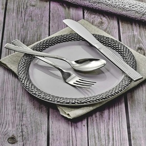 Ensemble de couverts en métal pour une expérience culinaire de designer, cuillère et fourchette, parfait pour une réception élégante - Product Image 5