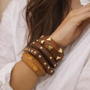 กำไลข้อมือไม้พรีเมียมประดับจุดทองเหลือง ทำมือ สไตล์โบฮีเมียน ขายส่งจำนวนมากสำหรับร้านแฟชั่น - Product Image 4