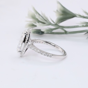 Anillo de compromiso de lujo en oro blanco con diamante de corte marquesa cultivado en laboratorio, micro pavé, halo, solitario, con diamantes laterales, para mujer. - Product Image 2