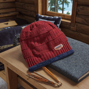 Gorros unisex de punto grueso con forro de satén, diseño a cuadros dibujado a mano, con pompón de piel sintética, para invierno y playa - Product Image 6