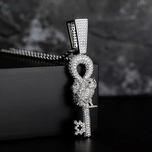 Pendentif Clé en Moissanite Ronde Taille Brillant Effet Givré, Argent 925, Breloques Micro-Luxe, Bijoux Cadeau, Collier Pendentif Hip Hop Personnalisé - Product Image 1