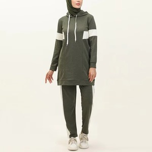 Ensemble de sport modeste personnalisé pour femmes avec fermeture éclair et poches, ensemble de gym musulman à séchage rapide, tenue de sport musulmane pour femmes - Product Image 1