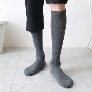 ถุงเท้าผู้ชายคุณภาพสูง ผ้าฝ้ายบาง ลายโลโก้ตามสั่ง สไตล์ลำลองธุรกิจ สีขาว แพ็ค 6 คู่ ถุงเท้าผู้ชายแบบเรียบ ขายส่ง - Product Image 5