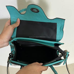 Nouveau sac à main mini-sacoche en cuir de vachette personnalisé et gravé pour femme, motif floral 2026, sac bandoulière sculpté, sac fourre-tout en cuir de vachette à poils - Product Image 6
