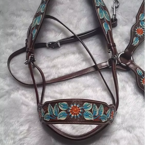 Chemises d'équitation de luxe personnalisées pour femmes, de haute qualité, en cuir imprimé avec strass, fabriquées à la main, séchage rapide - Product Image 1