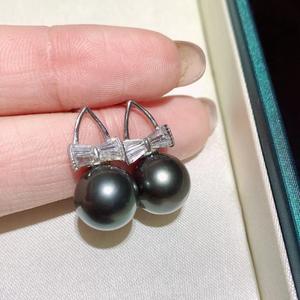 Boucles d'oreilles pendantes en perles noires de Tahiti naturelles 9-10 mm, bijoux haut de gamme avec une forte brillance, aspect impeccable, argent pur - Product Image 2