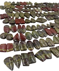 Cabujón de Jaspe Sangre de Dragón Natural, Corte Pera y Corte Ovalado, Par a Juego Mixto |   Pareja de Piedras de Jaspe Verde |   Proveedor Mayorista al por Mayor - Product Image 4