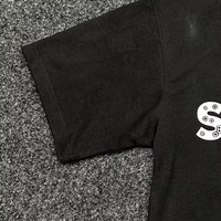 T-shirt noir à manches courtes pour homme avec imprimé plan de construction d'un pistolet au dos, style streetwear, coupe classique, en coton, col rond