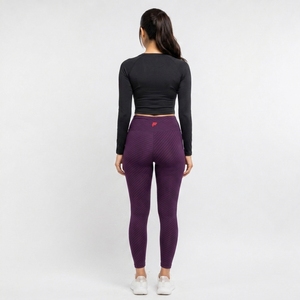 Leggings haute performance pour femmes offrant un confort extensible, une conception respirante et une construction durable pour les athlètes actives. - Product Image 2