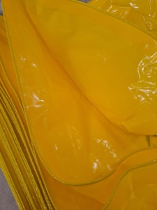 Lona amarilla súper fuerte de 250GSM PE con estilo liso impermeable multiusos estabilizado UV - Product Image 6