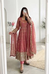 Nuevo Diseño de Vestido Elegante y Atractivo, Kurta Anarkali de Maslin Puro con Pantalón y Dupatta, con Estampado Digital Intenso, Exportador Indio - Product Image 1