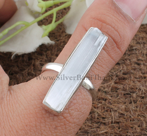 Anillo de Plata de Ley 925 Bañado en Satén con Selenita Blanca Natural Rectangular Engastada en Bisel, Piedra Curativa Geométrica para Fiesta, Venta al por Mayor - Product Image 3