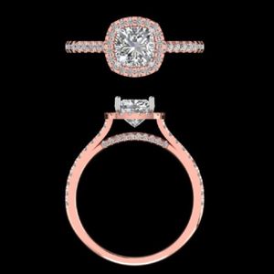 แหวนหมั้นเพชรทรงคุชชั่นคัทแบบเฮโล พร้อมแหวนแต่งงานแบบโค้งเชฟรอนเข้าชุด ทำจากทองคำแท้ งานฝีมือประณีต - Product Image 1