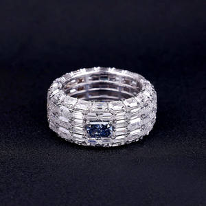 แหวนแต่งงานผู้ชายผู้หญิงทรงเรขาคณิตประดับมรกตสีน้ำเงินและไพลินเจียระไนแบบเรเดียนท์ ชุบโรเดียม เงินแท้ สไตล์ฮิปฮอป - Product Image 4