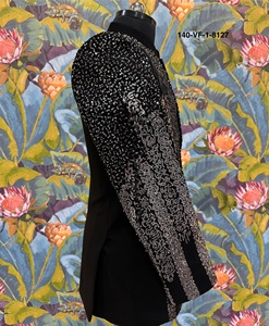 Traje Jodhpuri con medallón de hombro con cuentas 3D codificadas, base TR Lachka, y blazer Bandhgala con degradado de lentejuelas color bronce. - Product Image 3