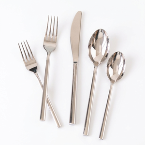 Ensemble de couverts modernes en acier inoxydable avec poignée à motif festonné, finition miroir haute brillance, résistant à la rouille, pour mariage et dîner - Product Image 6