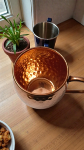 Taza de Cobre Puro Grabada a Mano de Estilo Antiguo FAIZA CRAFT, Acabado Martillado, Ecológica, Regalos Personalizados para Fiestas, Color Personalizado - Product Image 6