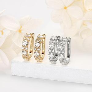 Pendientes Pequeños de Oro de Moda en Oferta, Joyería de Acero Inoxidable Unisex para Hombre y Mujer, Estilo Clásico Disponible para la Venta - Product Image 6