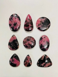 Bhuvah Gems Factory Direct Cabochons en Rhodonite Naturelle, Pierres Semi-Précieuses en Vrac, Tailles Mixtes pour Bagues et Pendentifs - Product Image 2