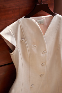 Chaleco de Mujer Color Beige con Cuello Mandarín y Mangas Cortas con Botones, Elegante Chaleco de Oficina, Color Sólido, Tejido, Estilo Otoñal, YONA - Product Image 6