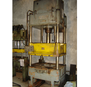 Prensas de corte para operaciones precisas de recorte de metales en unidades de fabricación y procesamiento - Product Image 1