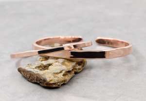 Bracelet en cuivre pur avec un magnifique motif floral en relief pour hommes et femmes, soulagement de la douleur, bien-être spirituel, bracelet artisanal. - Product Image 2