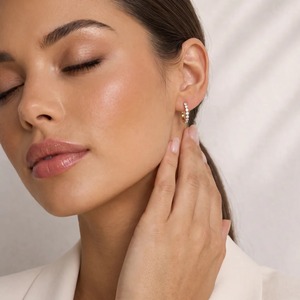 Pendientes de Aro Huggie de Oro Amarillo de 9K con Diamante Redondo de Laboratorio de 0.81CT y Engaste Compartido, Joyería Personalizada OEM al por Mayor - Product Image 2