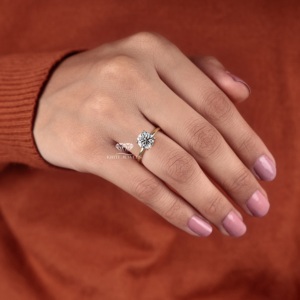 Bague de fiançailles en diamant rond, or 14 carats, solitaire, minimaliste, délicate, bague de mariée, bague de demande en mariage, cadeau d'anniversaire pour elle - Product Image 5