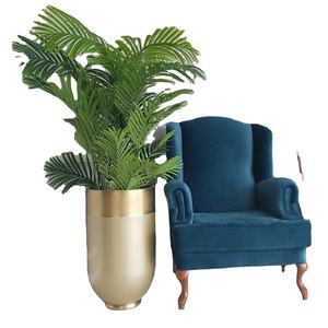 Vase décoratif en métal finition or contemporain pour une décoration intérieure élégante et une présentation d'intérieur commercial - Product Image 1