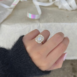 Anillo de Lujo Vintage con Halo de Baguette Francés, Diamante Cultivado en Laboratorio Esmeralda, Anillo de Compromiso, Venta al por Mayor, Oro Sólido de 14k 18k, 2.33ct IGI - Product Image 2
