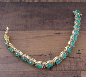 Bracelet en pierre verte taille émeraude plaqué or 18 carats, bracelet à maillons de luxe en pierres précieuses, fabriqué à la main par le fabricant - Product Image 3